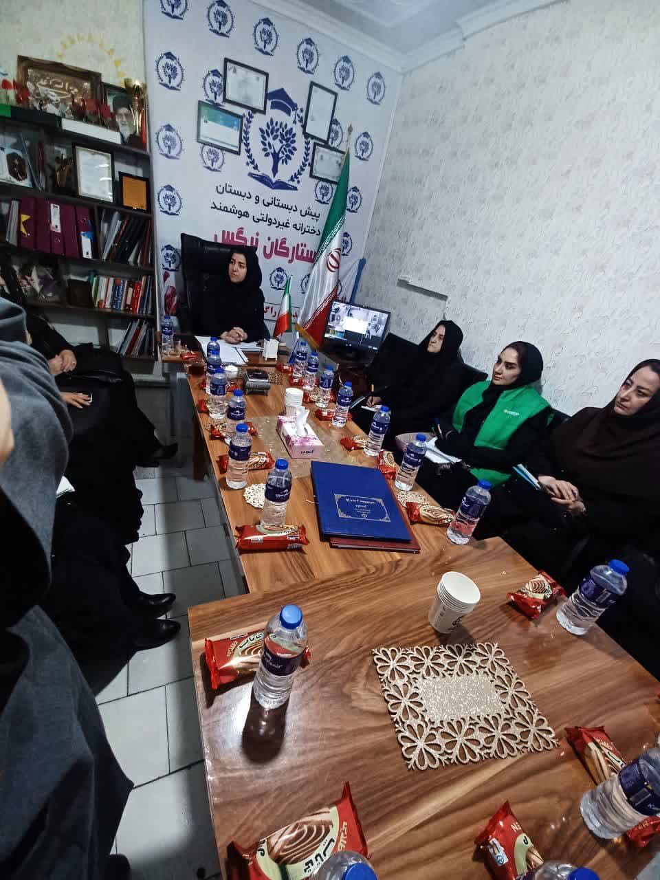 برگزاری جلسه اصلاح روش های آموزش با کارشناسان ناحیه ۲ تبریز ومدیران وموسسان در مدرسه ستارگان نرگس